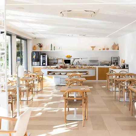 Hotell Port Salins By Pierre & 4*