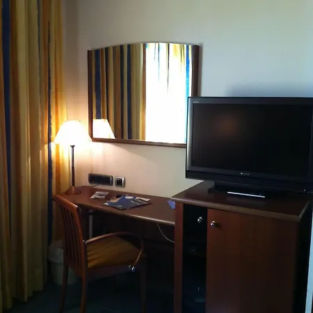 Port Salins By Pierre & 4*