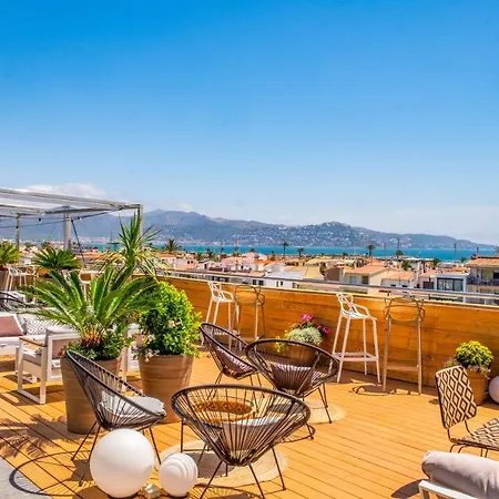 فندق Port Salins By Pierre & 4*