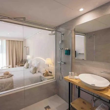 فندق Port Salins By Pierre & 4*