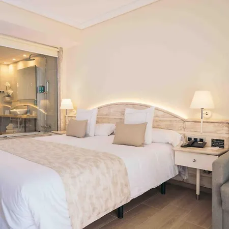 فندق Port Salins By Pierre & 4*