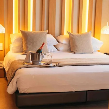 Port Salins By Pierre & 4*