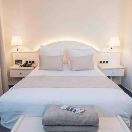 Port Salins By Pierre & 4*