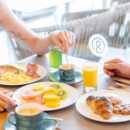 Port Salins By Pierre & 4*