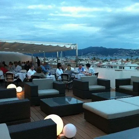 Port Salins By Pierre & 4*