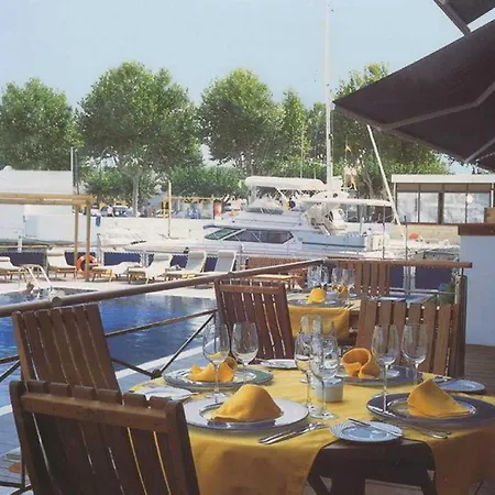 Port Salins By Pierre & فندق 4*